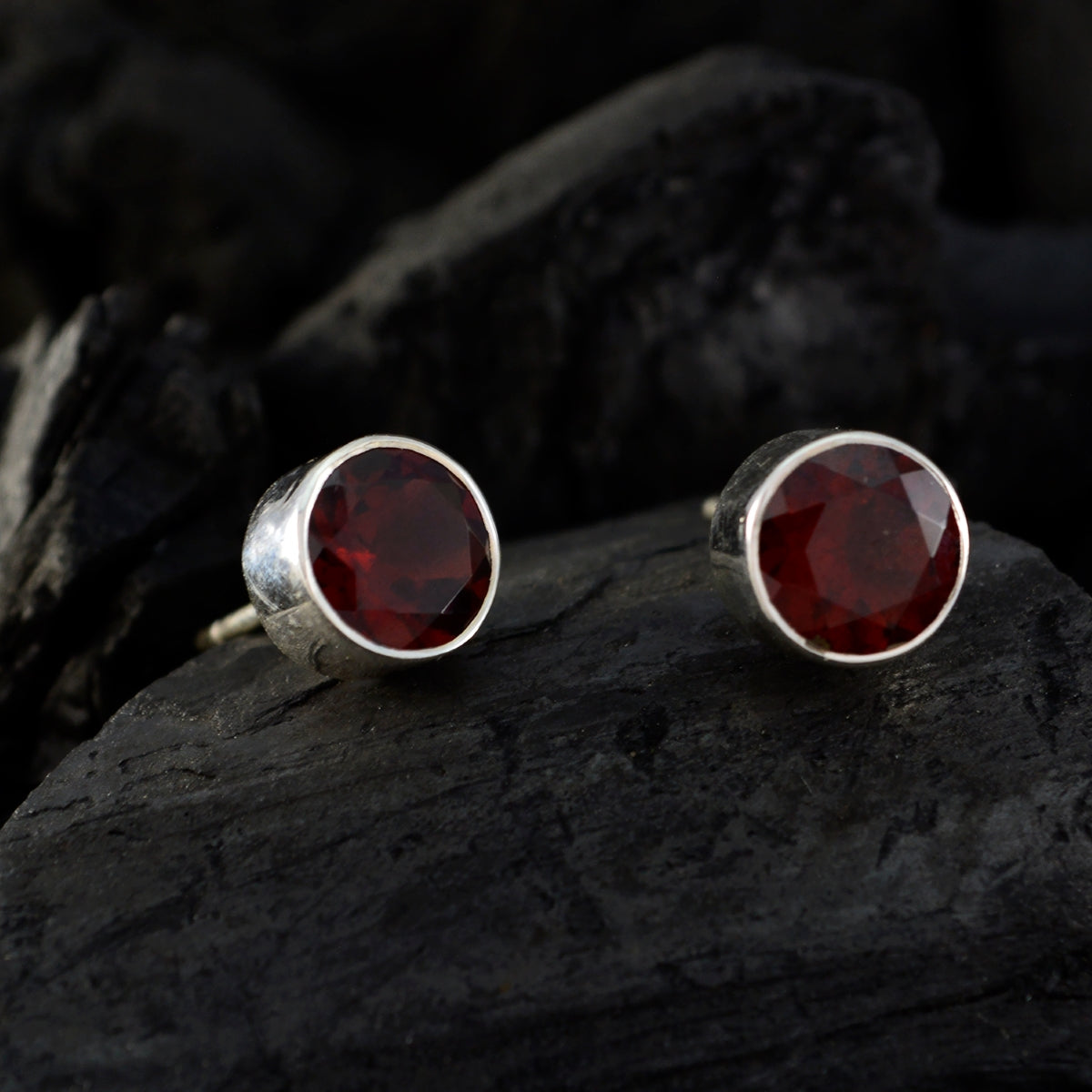 Garnet-Korean-Zoe-Solitaire-Stud-Red-925-Sterling-Silver-Earring