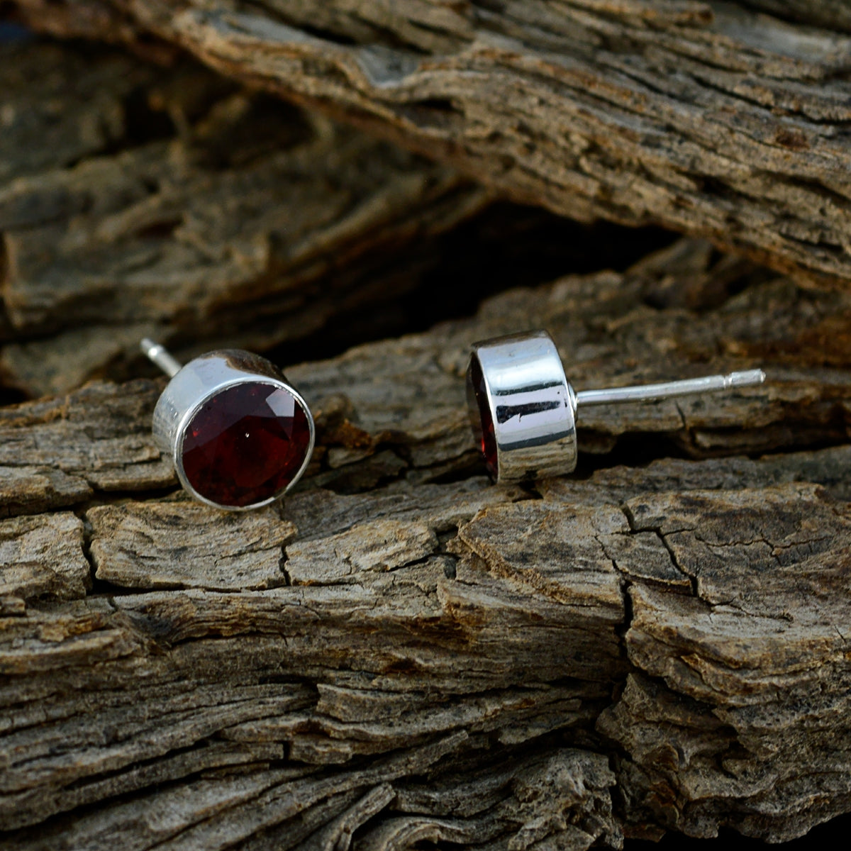 Garnet-Korean-Zoe-Solitaire-Stud-Red-925-Sterling-Silver-Earring