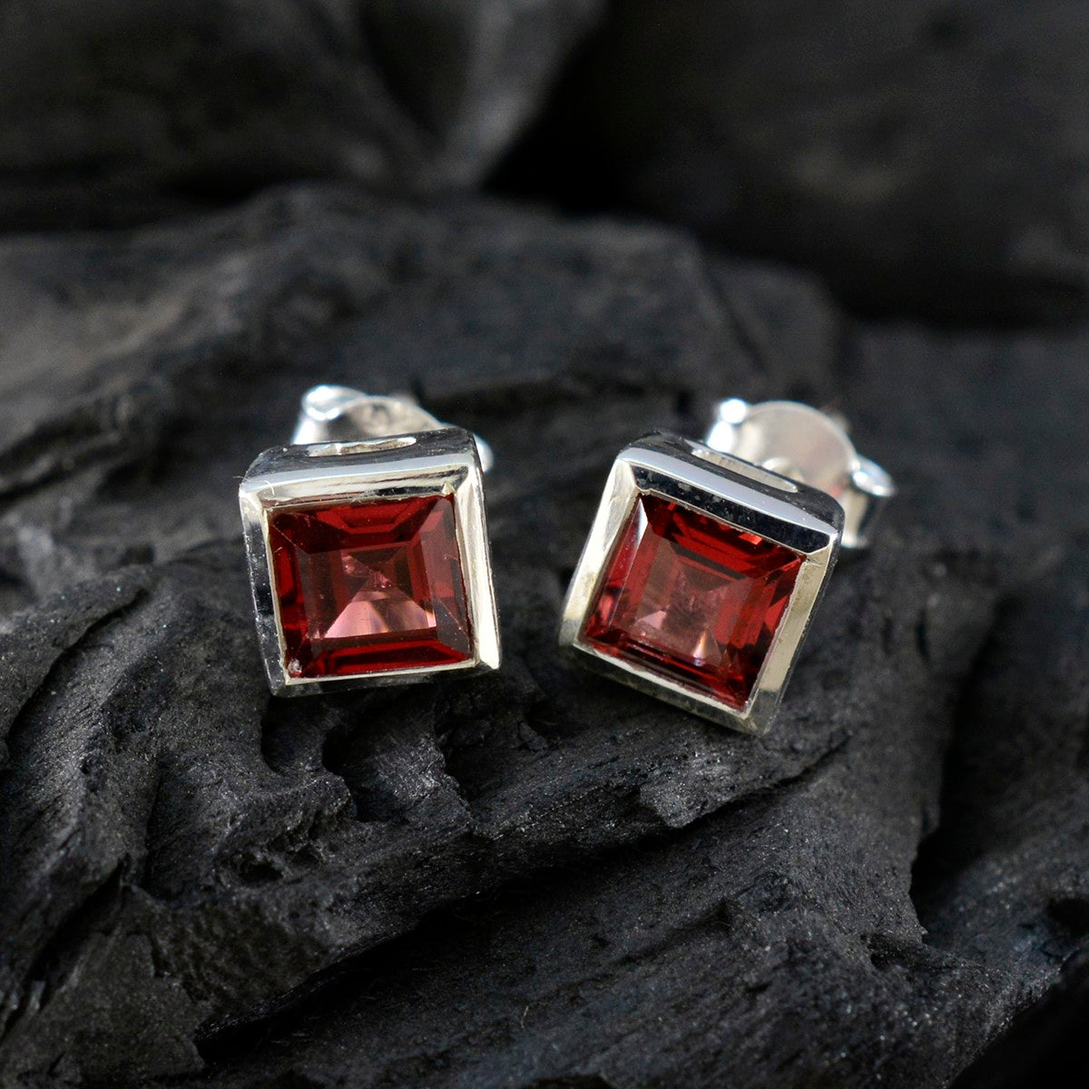 Garnet-Moroccan-Alejandra-Solitaire-Stud-Red-92.5-Silver-Earring