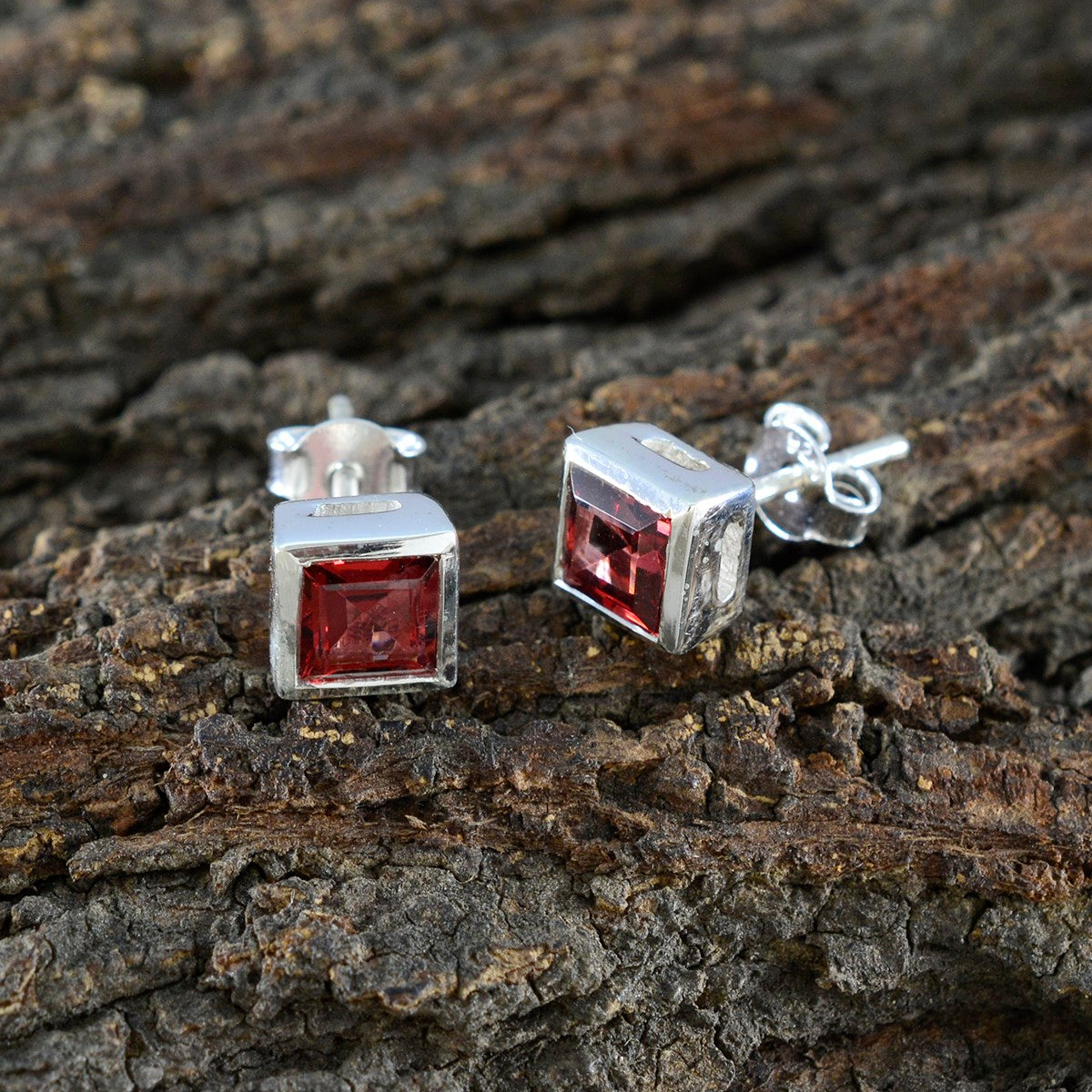 Garnet-Moroccan-Alejandra-Solitaire-Stud-Red-92.5-Silver-Earring