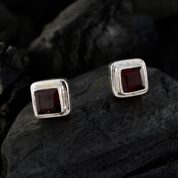 Garnet-French-Noelia-Solitaire-Stud-Red-Silver-Earring