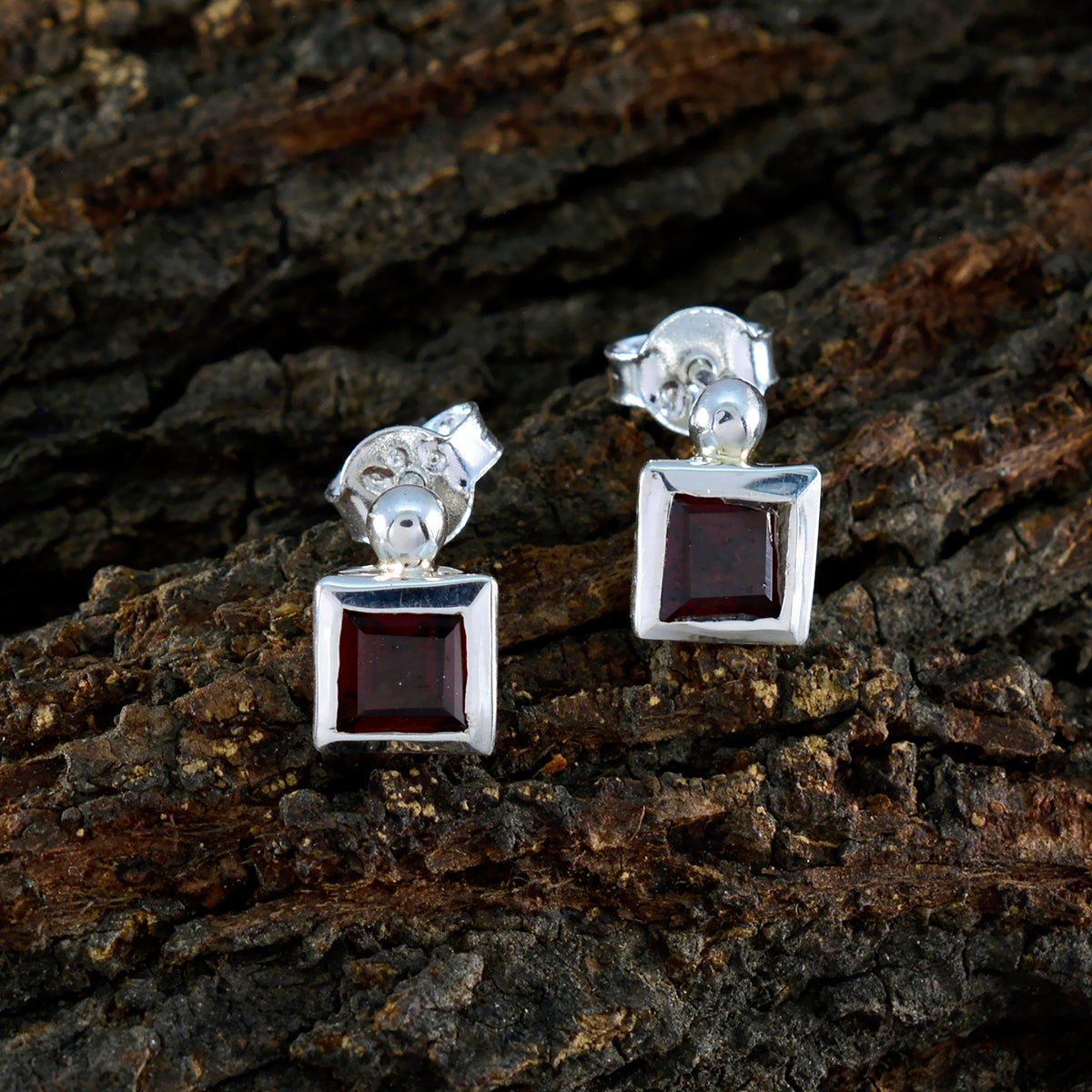 Garnet-French-Xiu-Solitaire-Stud-Red-Sterling-Silver-Earring