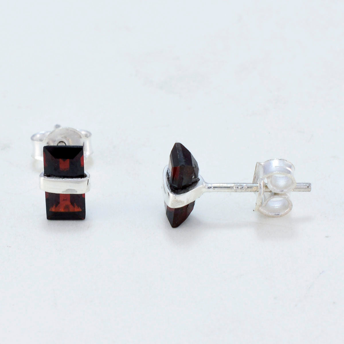 Garnet-Egyptian-Agustina-Solitaire-Stud-Red-Silver-Earring