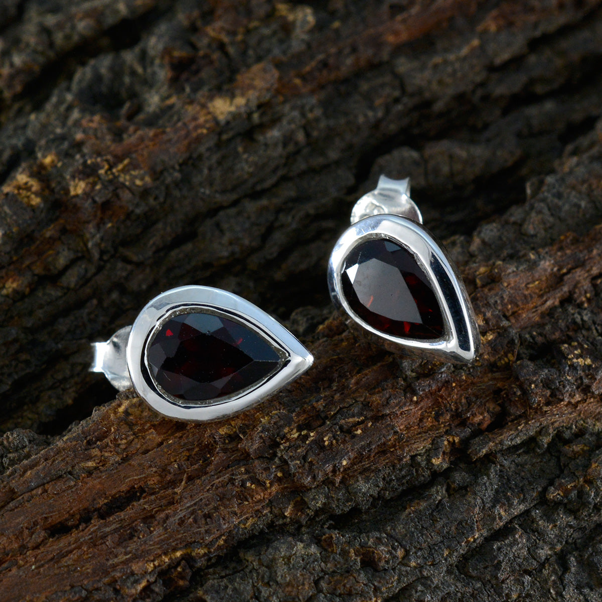 Garnet-German-Lucia-Solitaire-Stud-Red-92.5-Silver-Earring