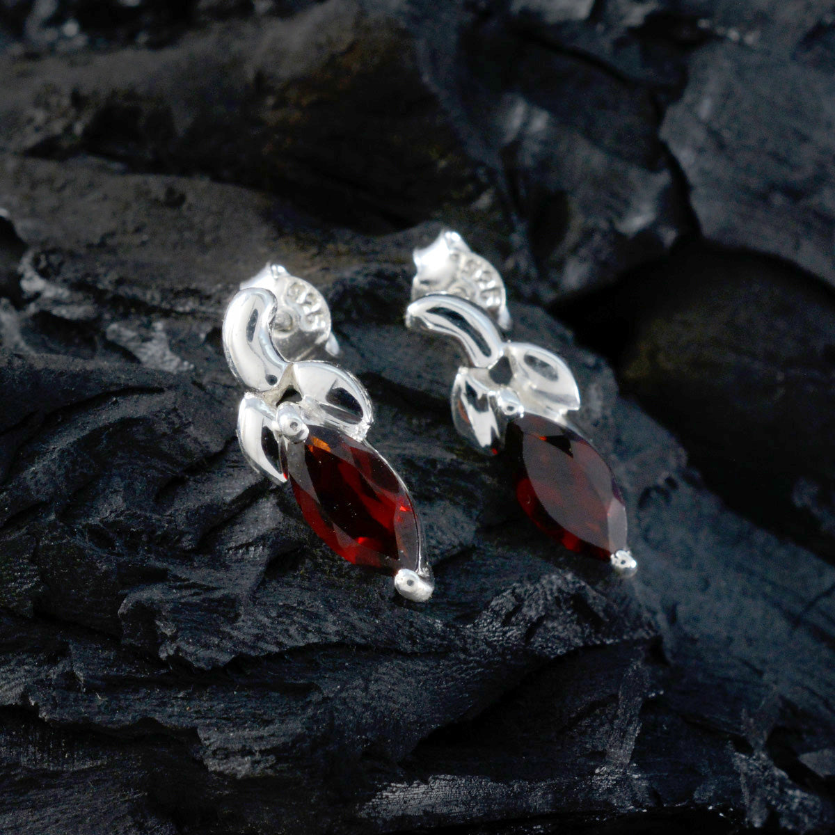 Garnet-Spanish-Renata-Solitaire-Stud-Red-Sterling-Silver-Earring