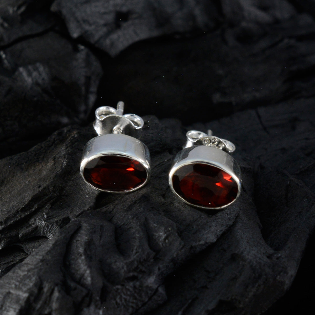 Garnet-German-Autumn-Solitaire-Stud-Red-Sterling-Silver-Earring