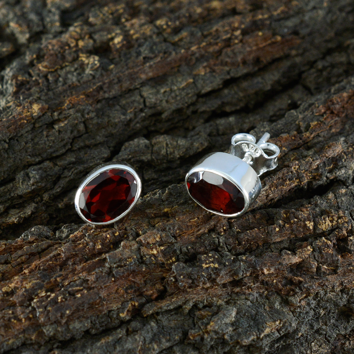 Garnet-German-Autumn-Solitaire-Stud-Red-Sterling-Silver-Earring