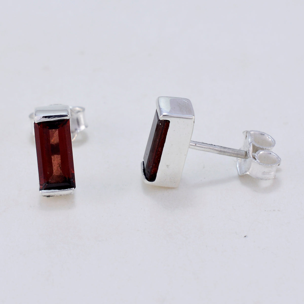 Garnet-Latin-American-Julieta-Solitaire-Stud-Red-Silver-Earring