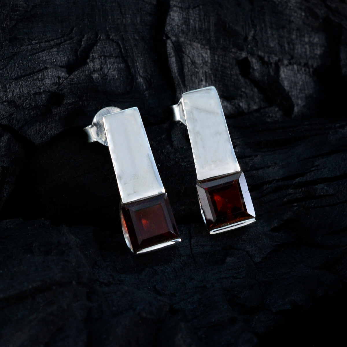 Garnet-Australian-Lea-Solitaire-Stud-Red-Sterling-Silver-Earring
