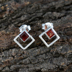 Garnet-Middle-Eastern-Amanda-Solitaire-Stud-Red-Silver-Earring