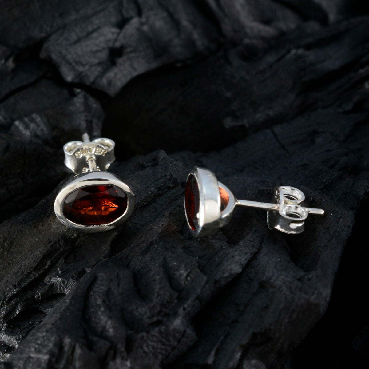 Garnet-Middle-Eastern-Jia-Solitaire-Stud-Red-92.5-Silver-Earring