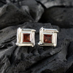 Garnet-American-María-Solitaire-Stud-Red-Silver-Earring