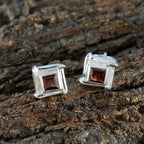 Garnet-American-María-Solitaire-Stud-Red-Silver-Earring