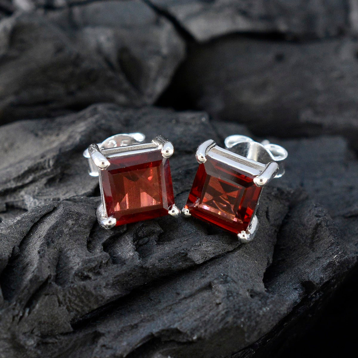 Garnet-American-Aikoo-Solitaire-Stud-Red-Sterling-Silver-Earring
