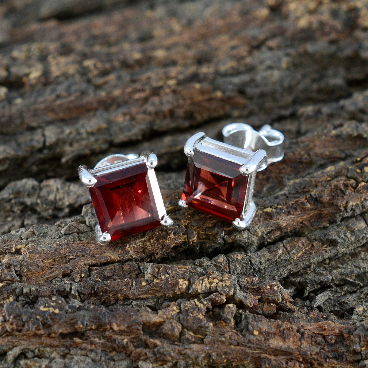 Garnet-American-Aikoo-Solitaire-Stud-Red-Sterling-Silver-Earring