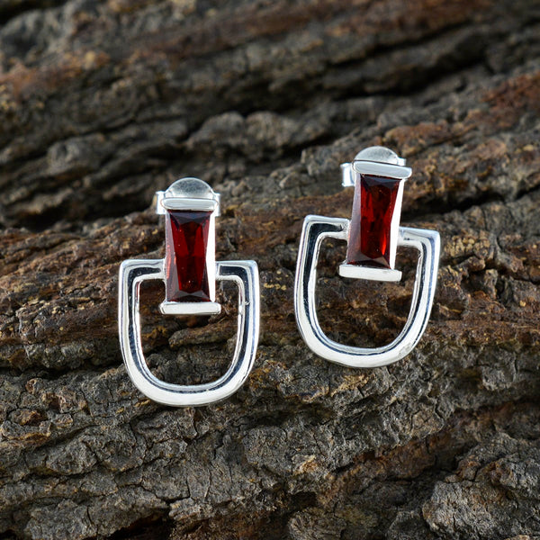 Garnet-American-Amanda-Solitaire-Stud-Red-Silver-Earring