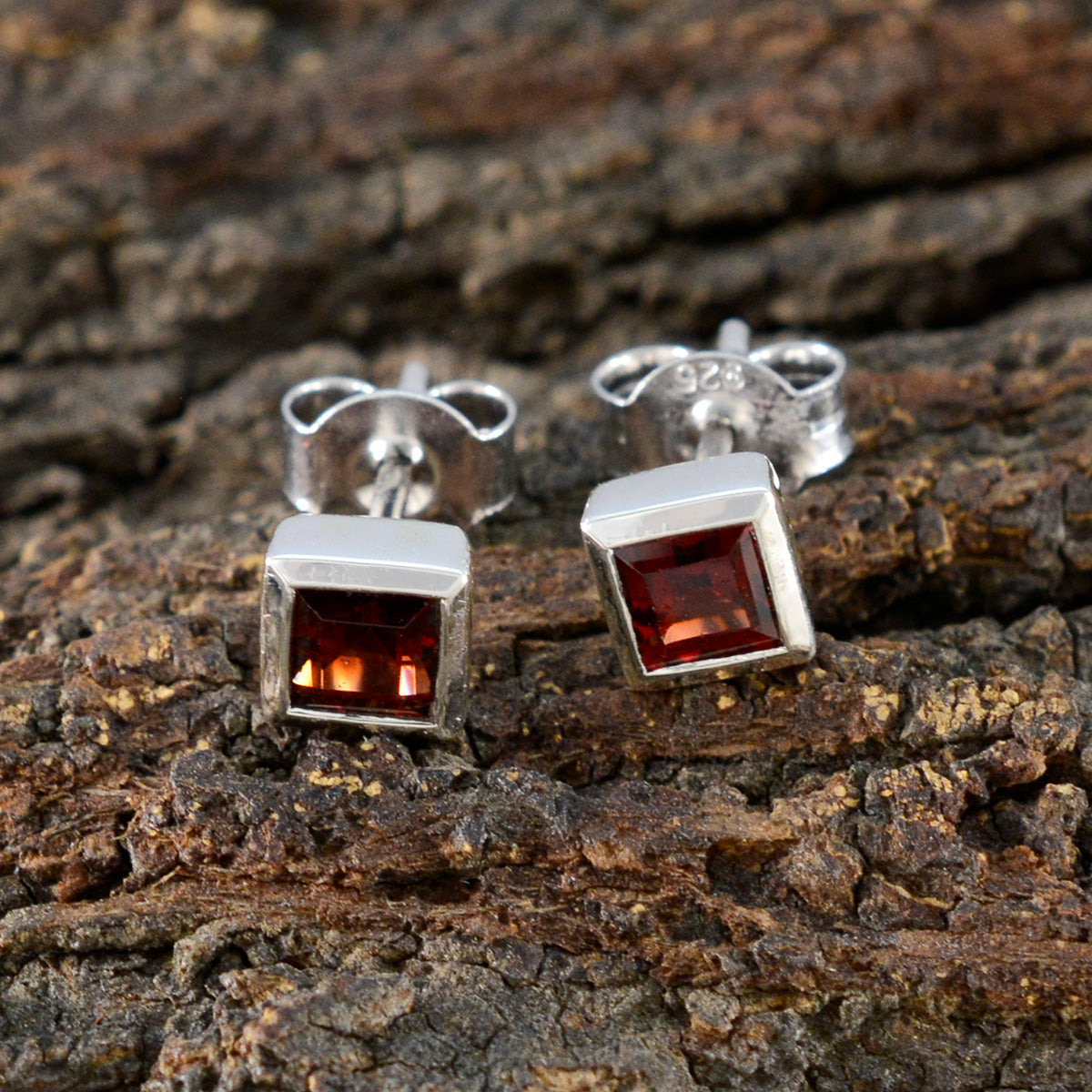 Garnet-African-Julia-Solitaire-Stud-Red-925-Sterling-Silver-Earring
