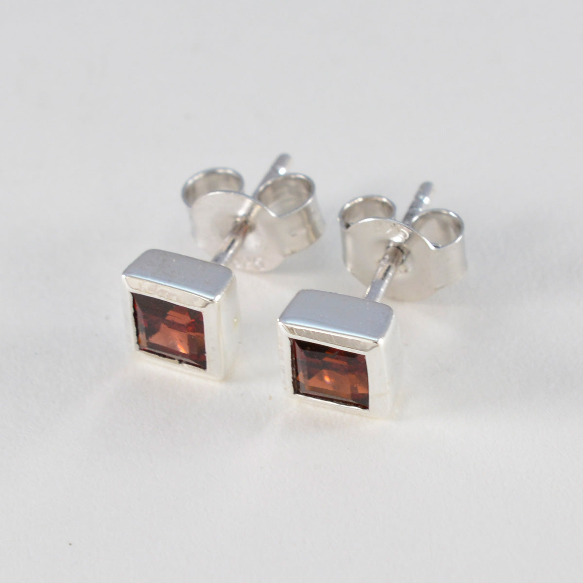 Garnet-African-Julia-Solitaire-Stud-Red-925-Sterling-Silver-Earring