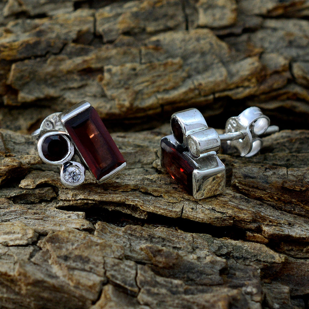 Garnet-Spanish-Pilar-multiple-Stud-Red-Silver-Earring