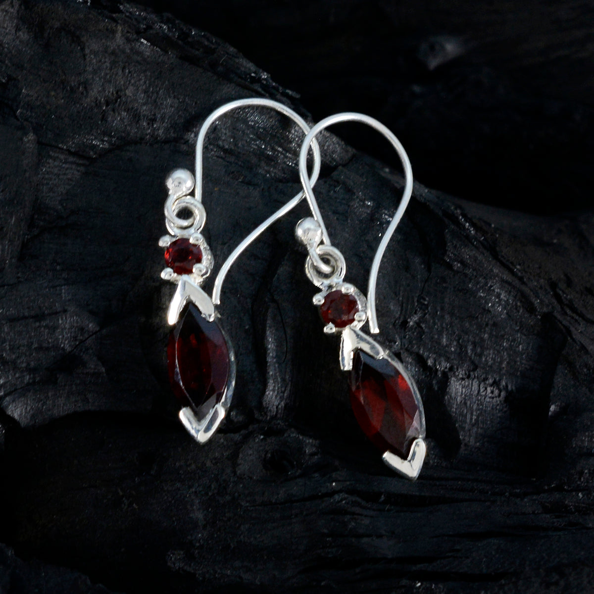 Garnet-Latin-American-Marie-Toi-et-Moi-Dangle-Red-Silver-Earring