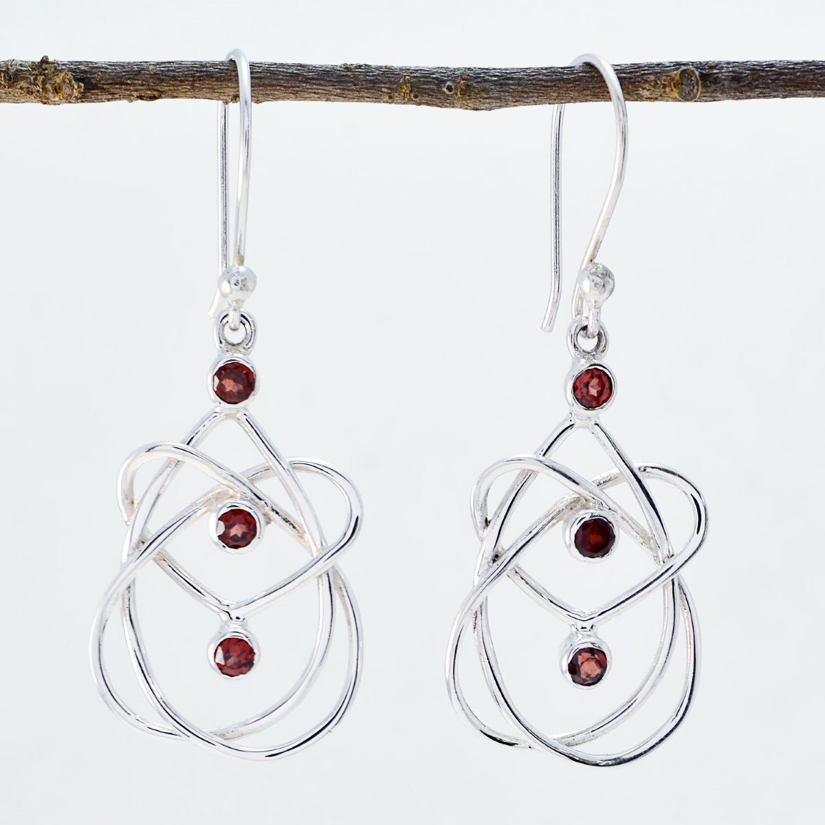 Pendientes de plata de ley 925 con múltiples colgantes de granate coreano Mathilde rojo Imagen secundaria del producto