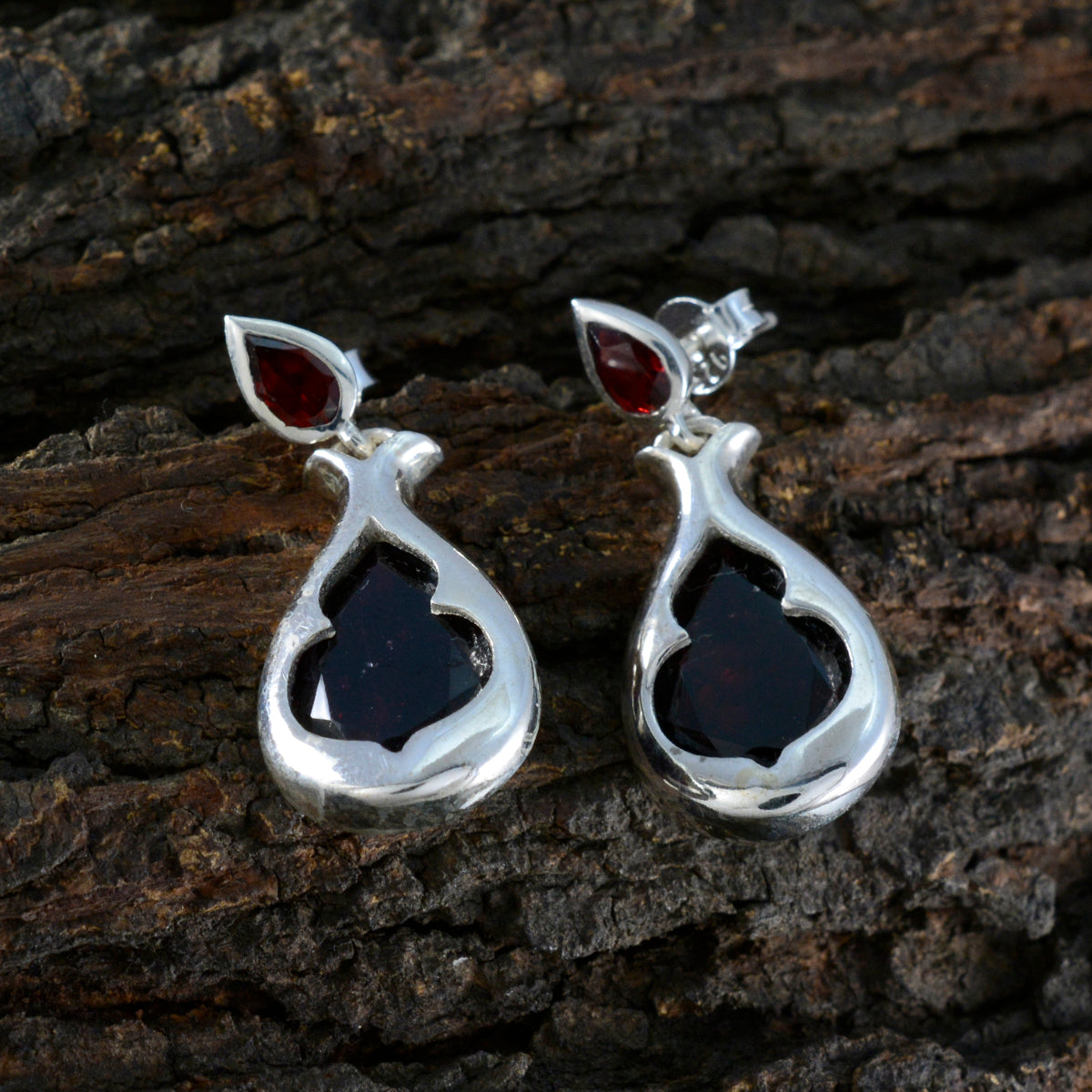 Garnet-American-Emilia-Toi-et-Moi-Stud-Red-Silver-Earring