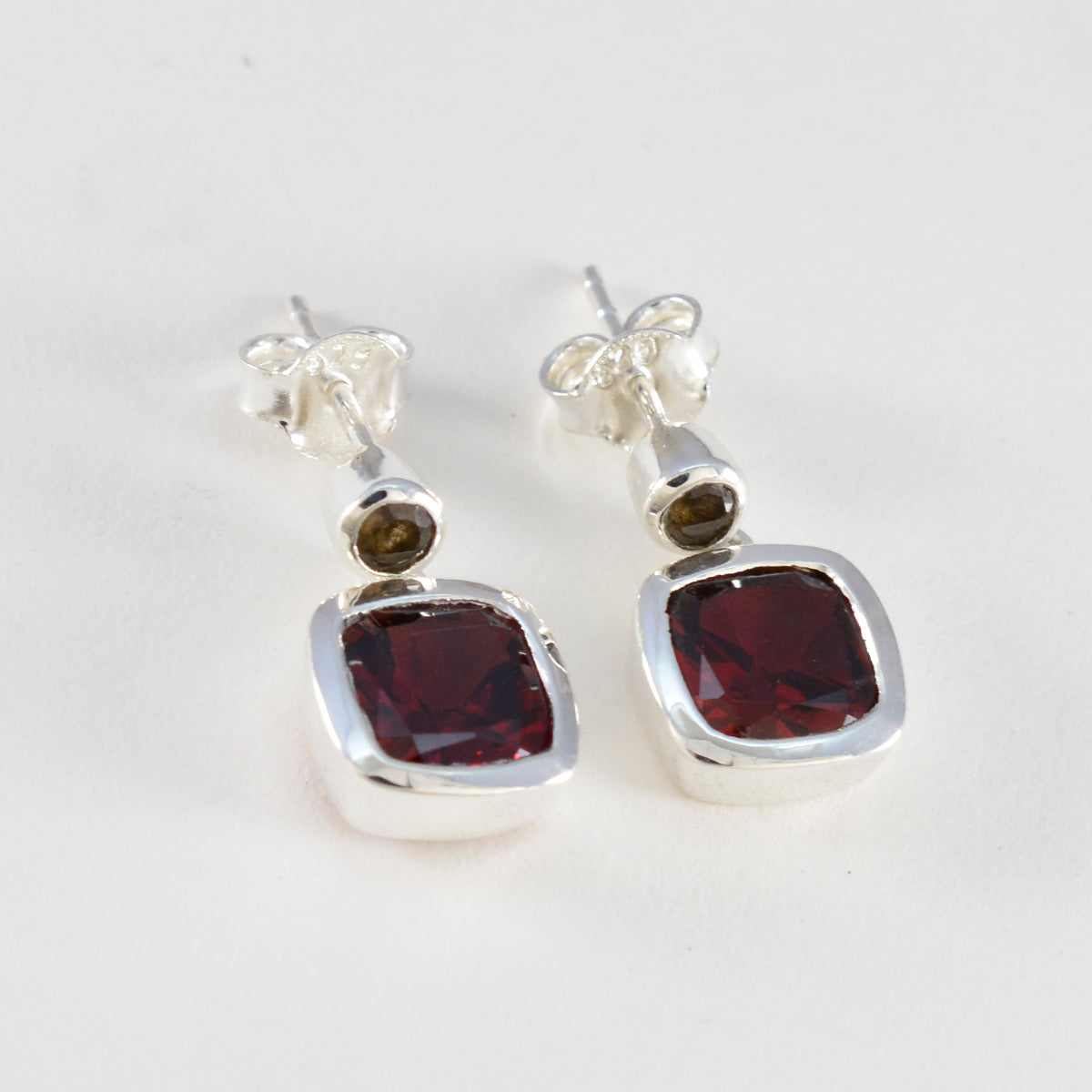 Garnet-American-María-multiple-Stud-Red-92.5-Silver-Earring
