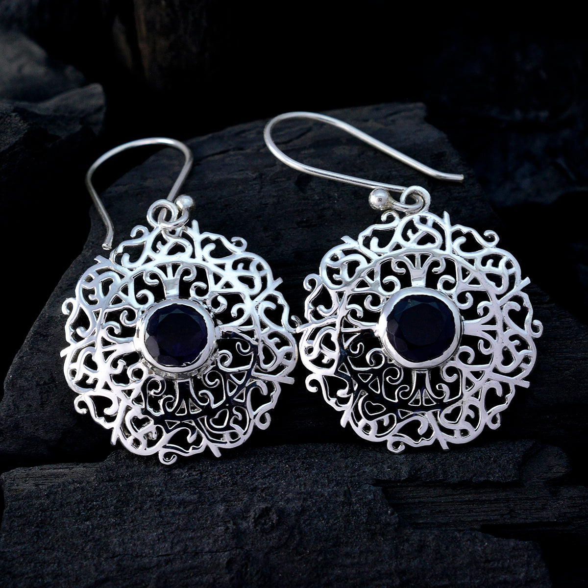 Orecchino pendente in argento 925 blu con solitario spagnolo Mia in iolite Immagine secondaria del prodotto