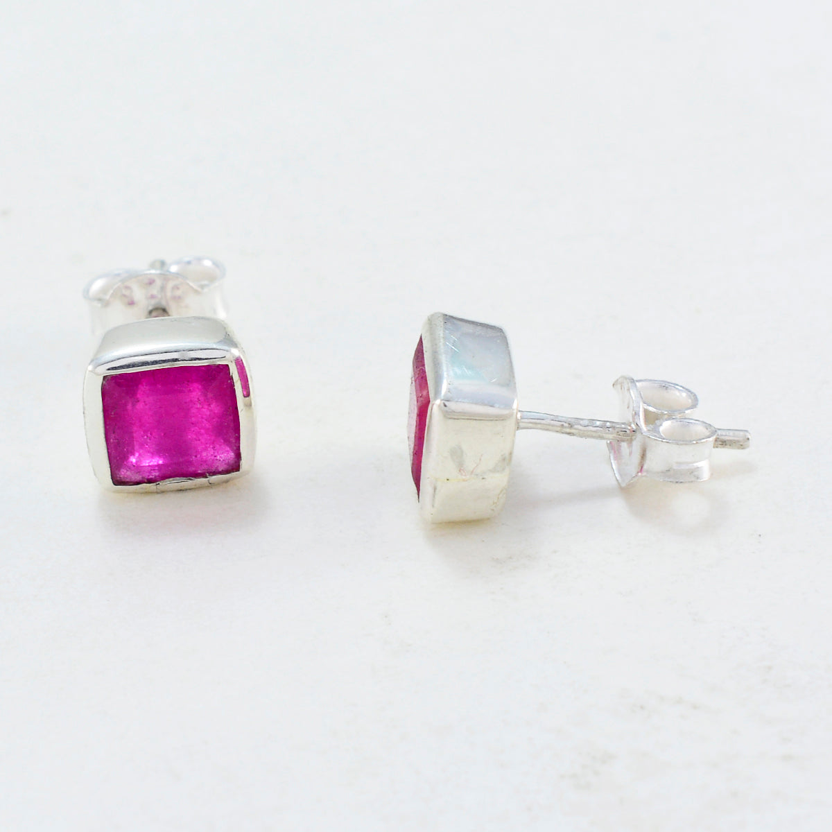 インド産ルビー、ドイツ産レア、ソリティアスタッド、レッドシルバーイヤリング サブ画像