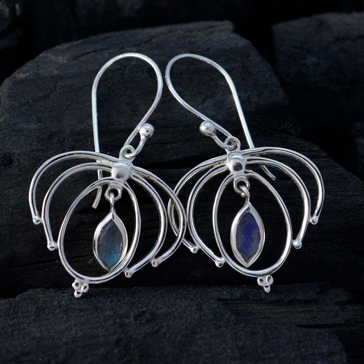 Boucles d'oreilles pendantes en argent sterling gris avec solitaire Soo-jin et labradorite du Moyen-Orient Image secondaire du produit
