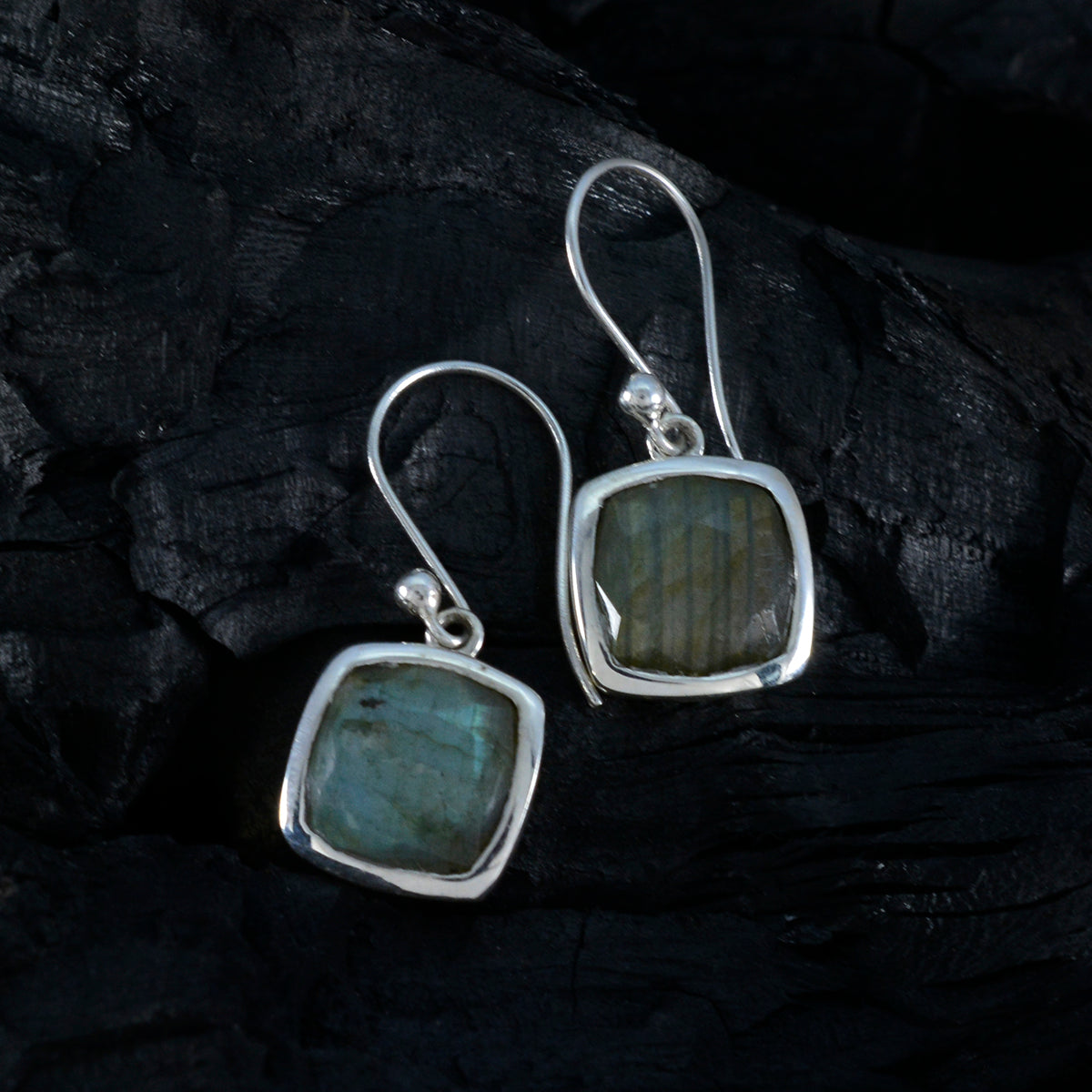 Labradorite-Latin-American-Clara-Solitaire-Dangle-Gray-Silver-Earring