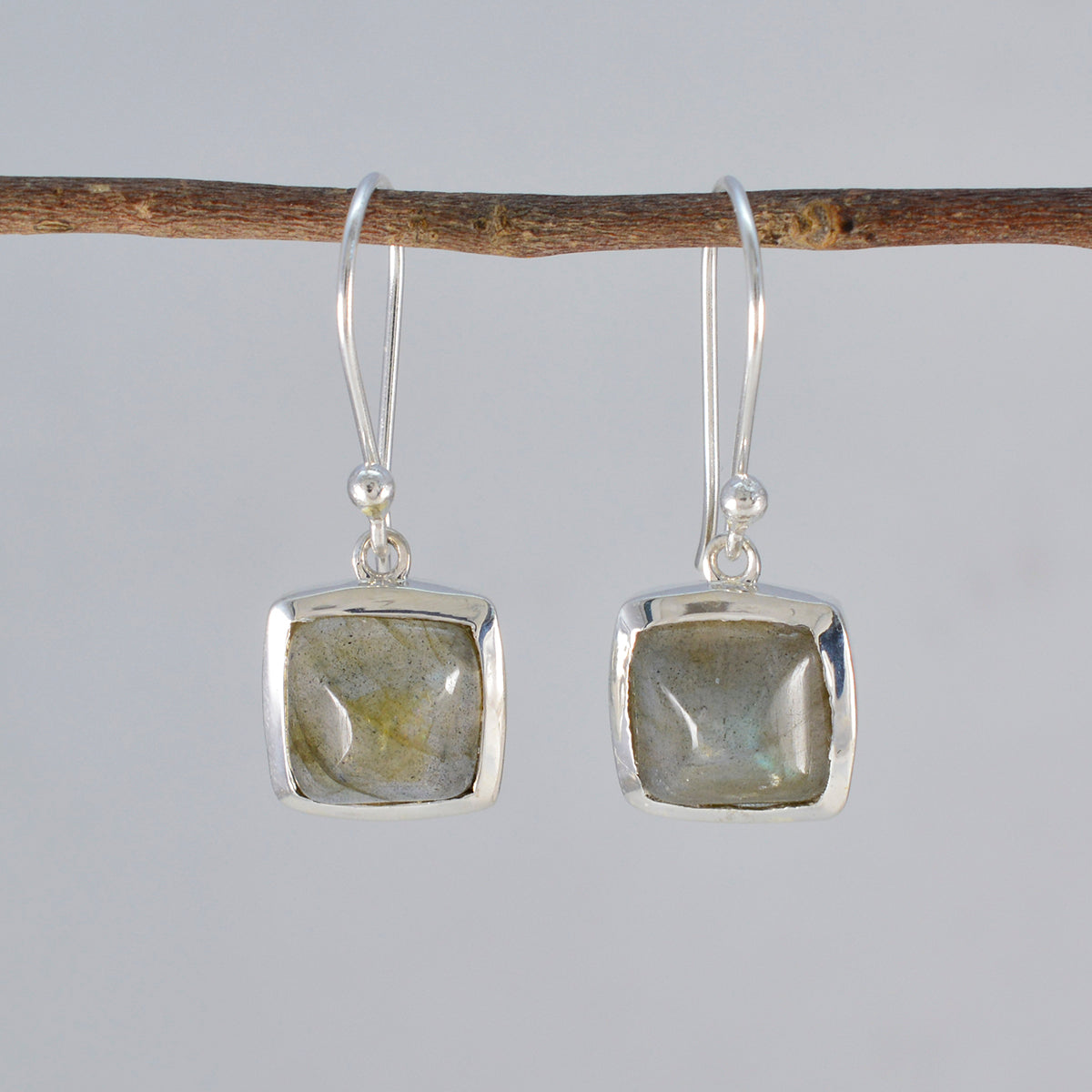 Labradorite-Japanese-Jiwoo-Solitaire-Dangle-Gray-925-Silver-Earring