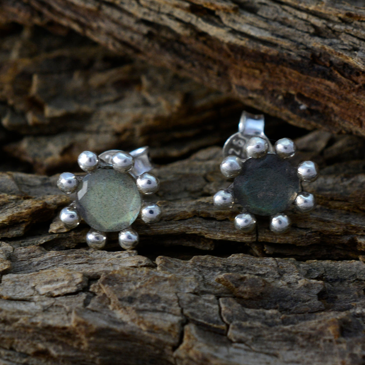 Labradorite-Japanese-Antonia-Solitaire-Stud-Gray-925-Silver-Earring
