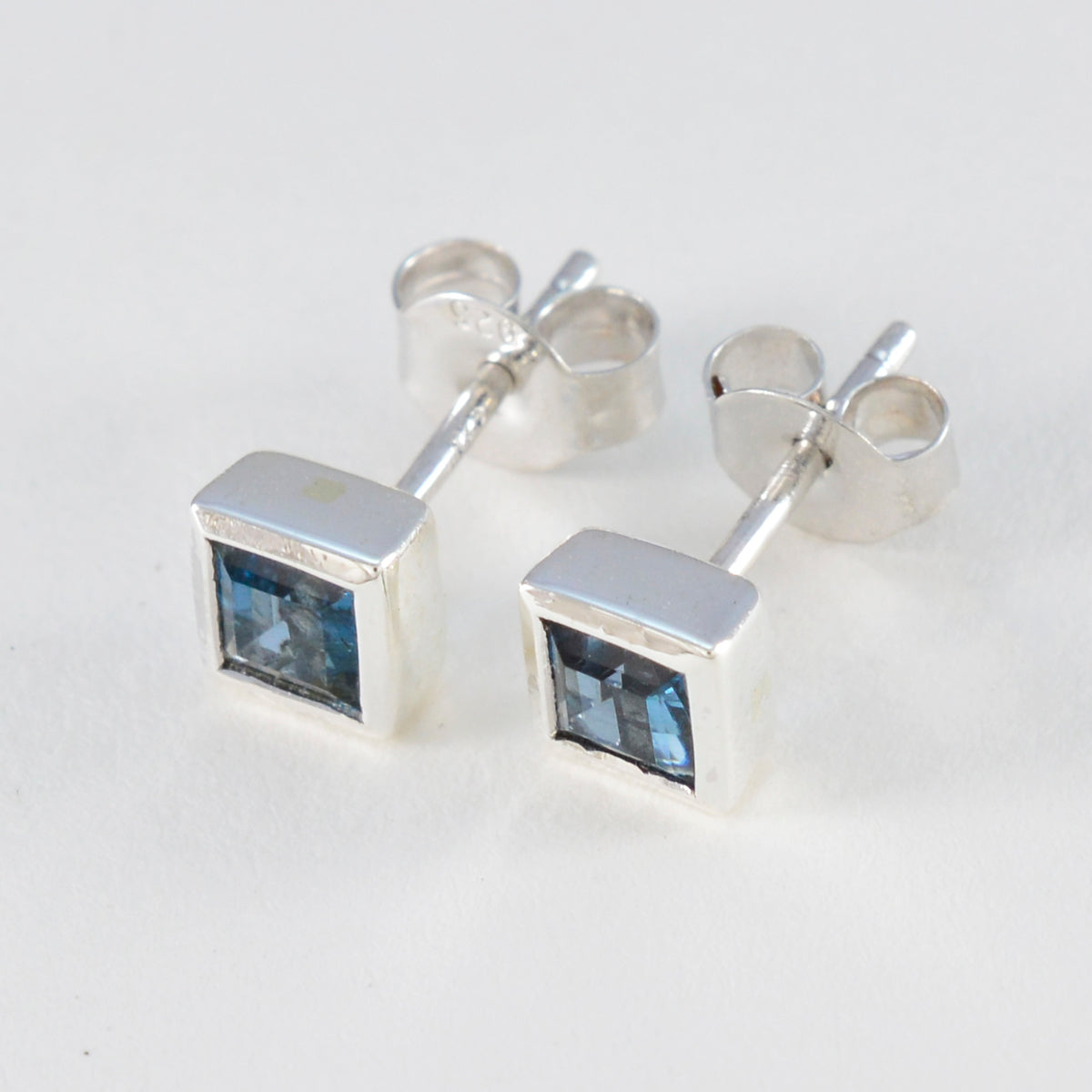 LBT-Russian-Julieta-Solitaire-Stud-Blue-Silver-Earring