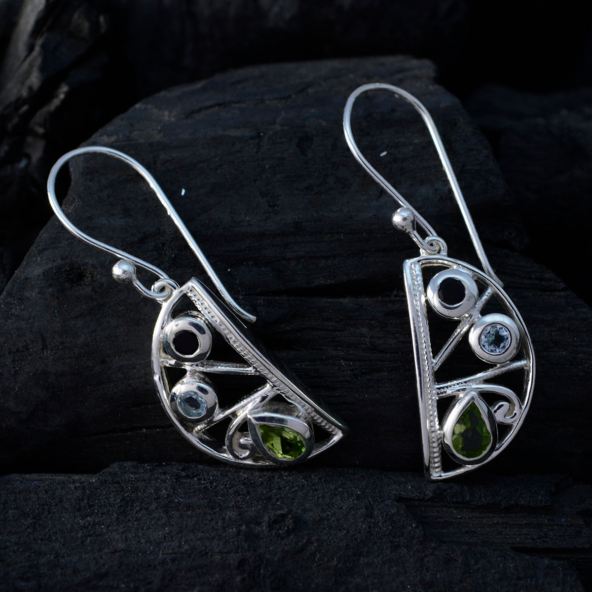 Boucles d'oreilles pendantes multicolores en argent 92,5 avec Camilla japonaise Image secondaire du produit