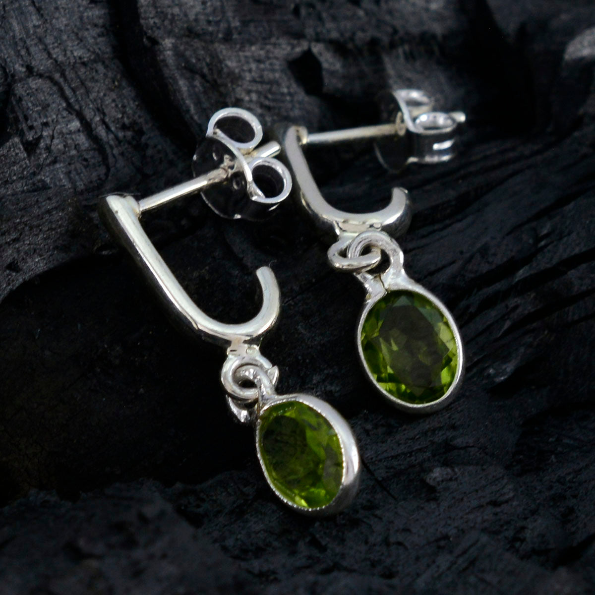 Orecchino solitario in argento sterling verde con peridoto spagnolo Lea Immagine secondaria del prodotto