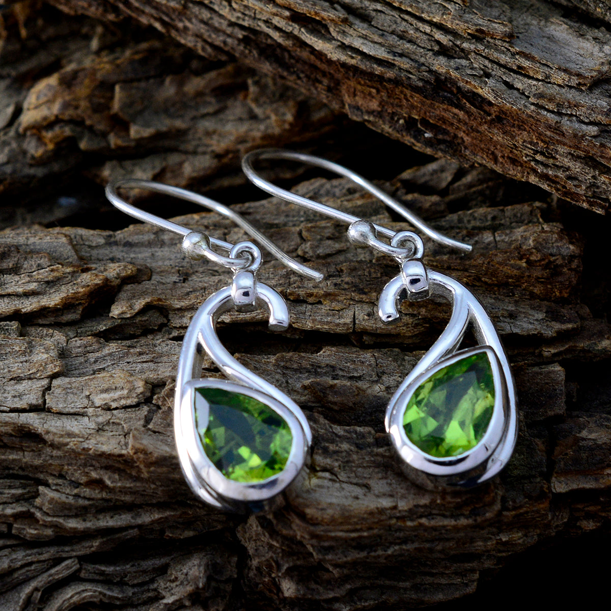 Peridot-Egyptian-Emilia-Solitaire-Dangle-Green-Silver-Earring