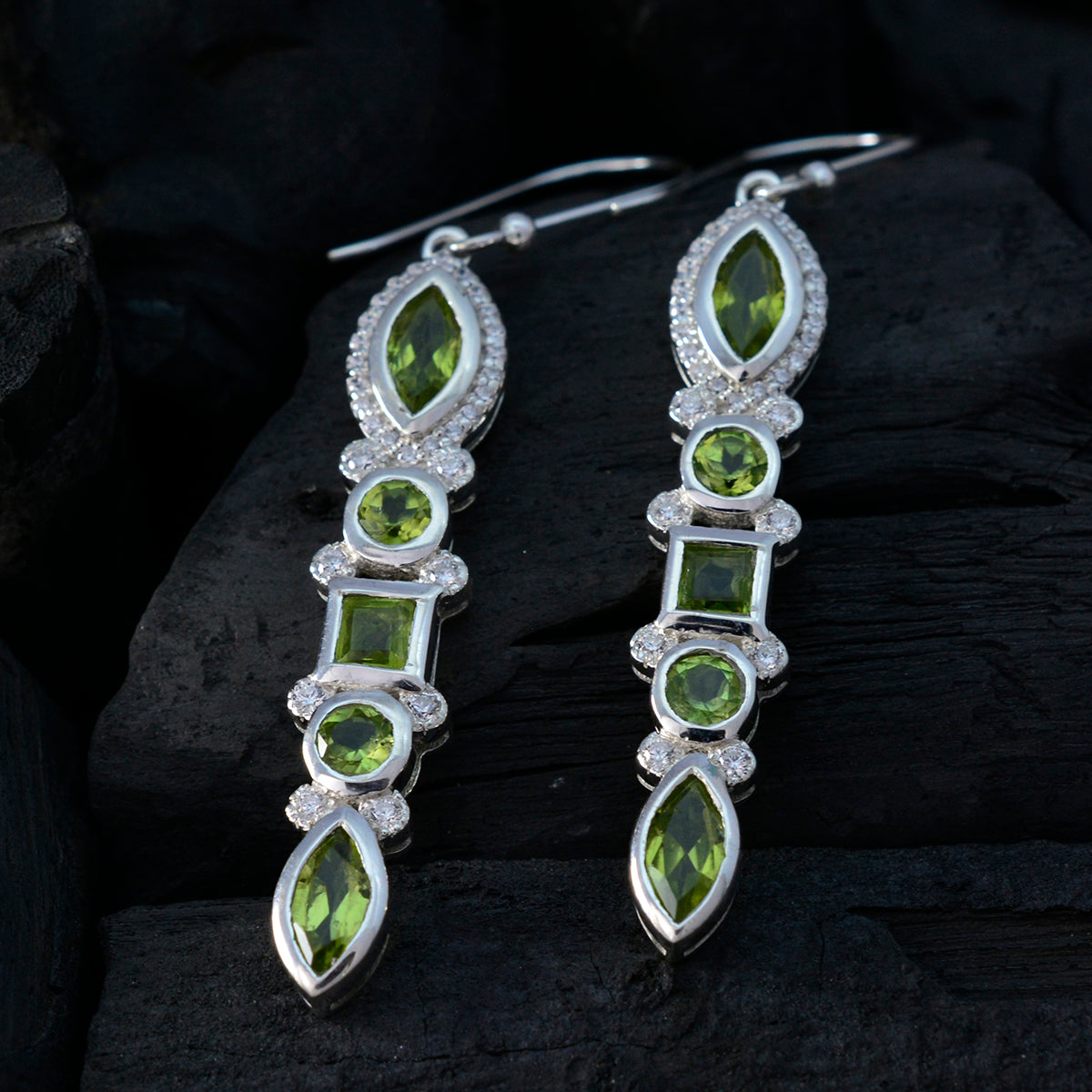 Orecchini pendenti multipli in argento sterling verde con peridoto tedesco Emilia Immagine secondaria del prodotto
