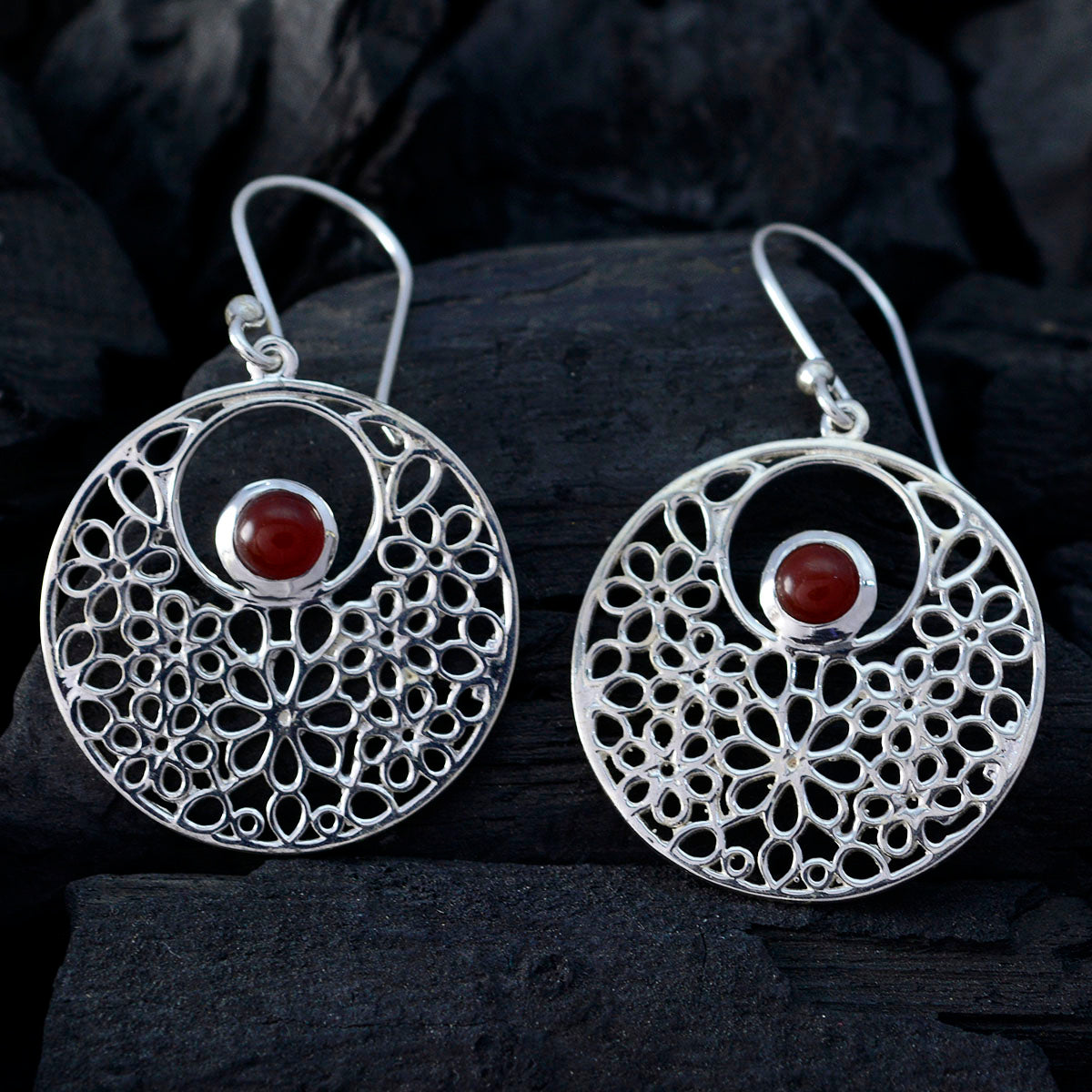 Orecchino pendente solitario Eleanor in argento sterling rosso con onice rosso mediorientale Immagine secondaria del prodotto