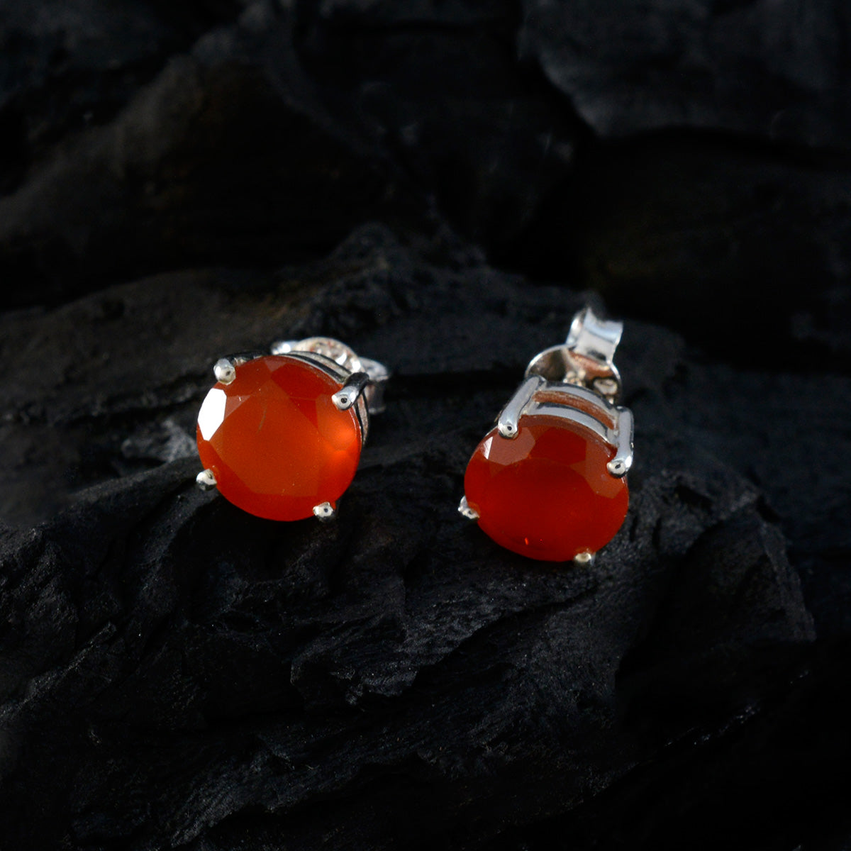 Red-Onyx-Egyptian-Freya-Solitaire-Stud-Red-Silver-Earring