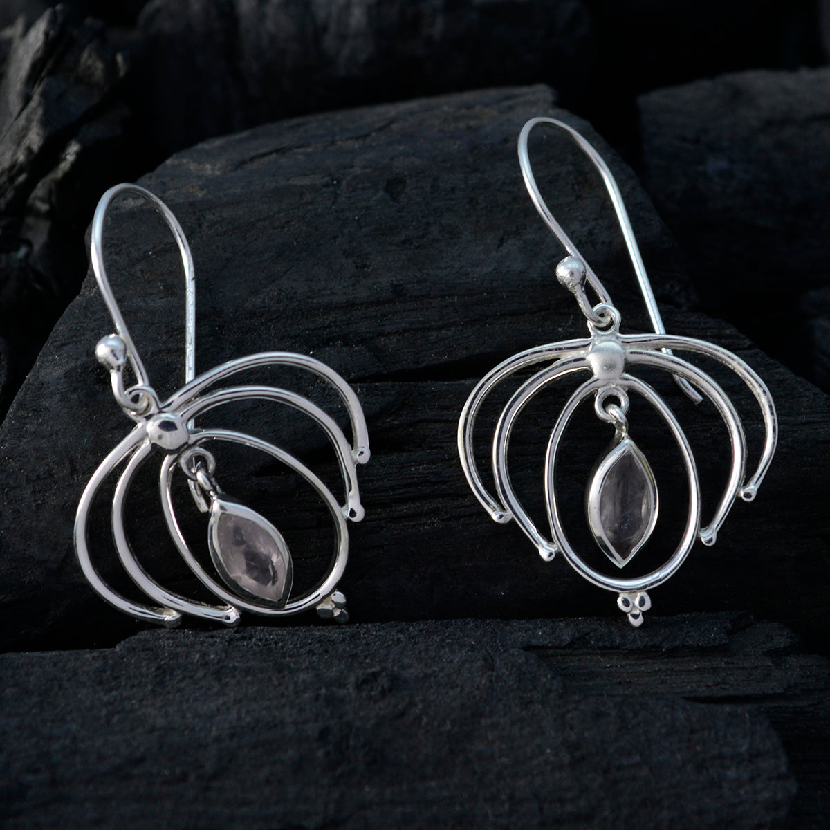 Boucles d'oreilles pendantes en argent sterling rose avec solitaire Mia en quartz rose coréen Image secondaire du produit