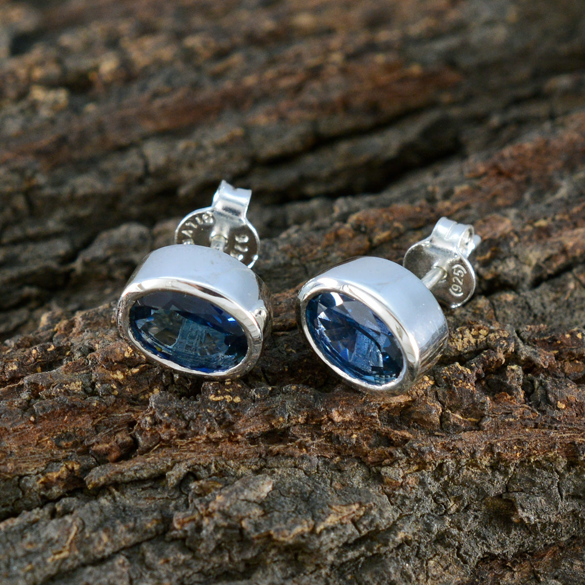 Blue-Sapphire-African-Pilar-Solitaire-Stud-Blue-Silver-Earring