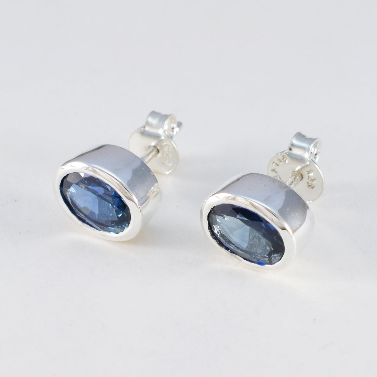 Blue-Sapphire-African-Pilar-Solitaire-Stud-Blue-Silver-Earring