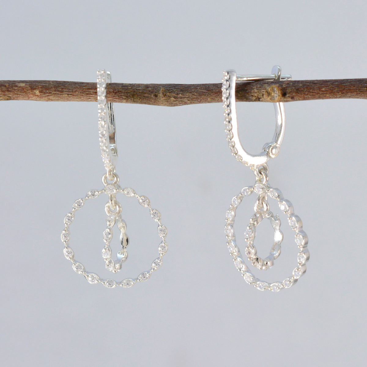 Orecchini a bottone multipli in argento bianco con zirconi cubici americani Amanda Immagine secondaria del prodotto