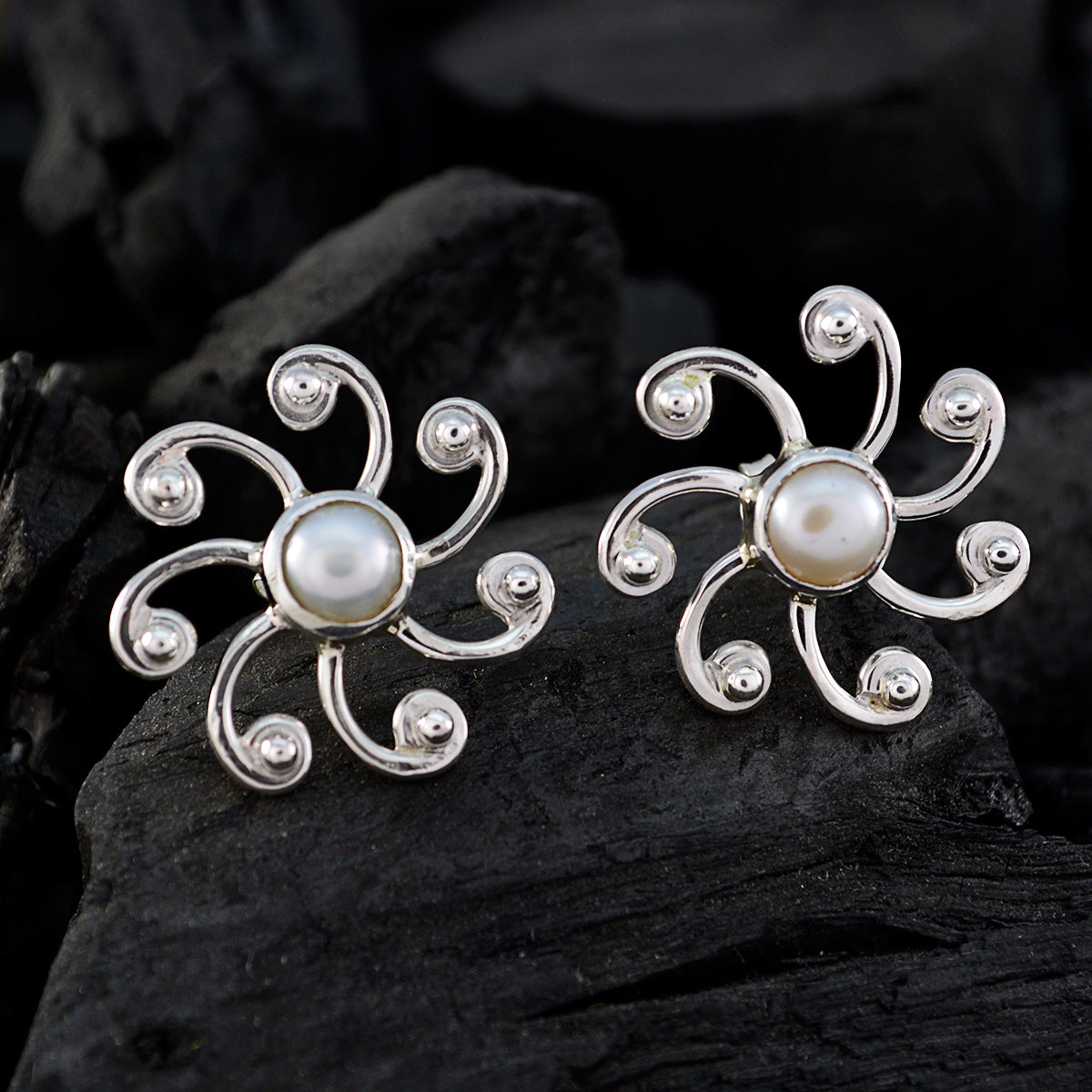 Pearl-Japanese-Lea-Solitaire-Stud-White-Silver-Earring