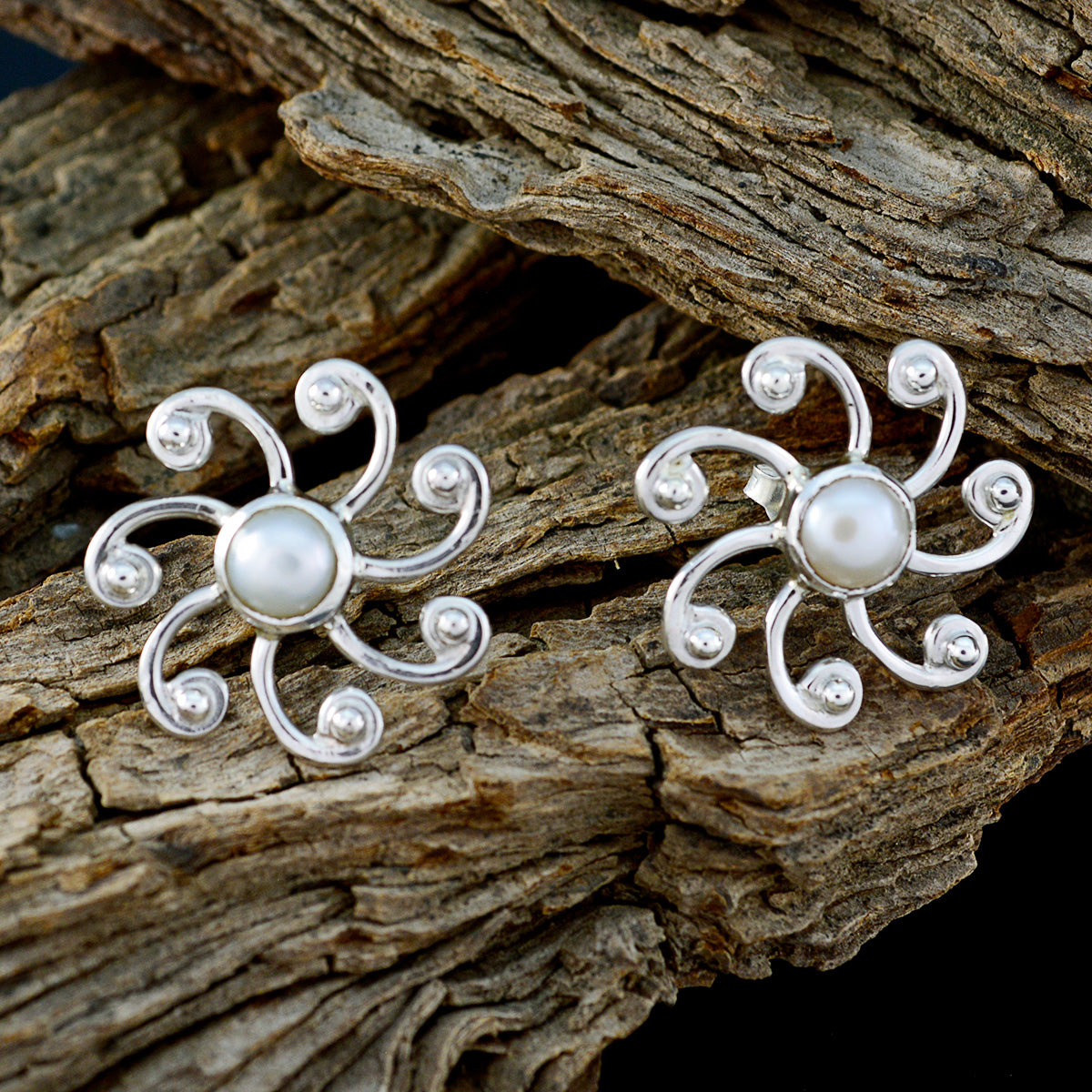 Pearl-Japanese-Lea-Solitaire-Stud-White-Silver-Earring