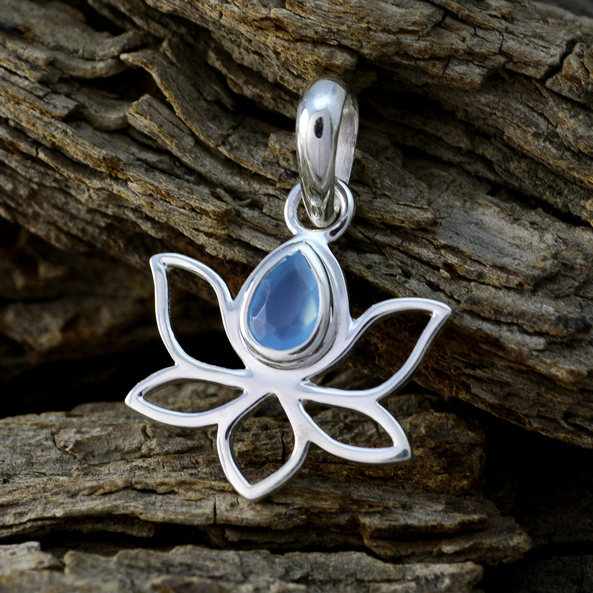 Pendentif Hannah en argent italien délicat et calcédoine aqua, solitaire, corde et fil bleu Image secondaire du produit