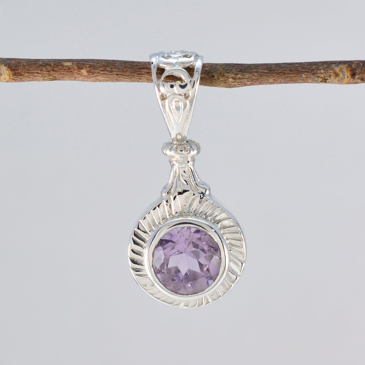 Pendentif de fiançailles Sarah en argent 925 avec améthyste et solitaire violet Image secondaire du produit
