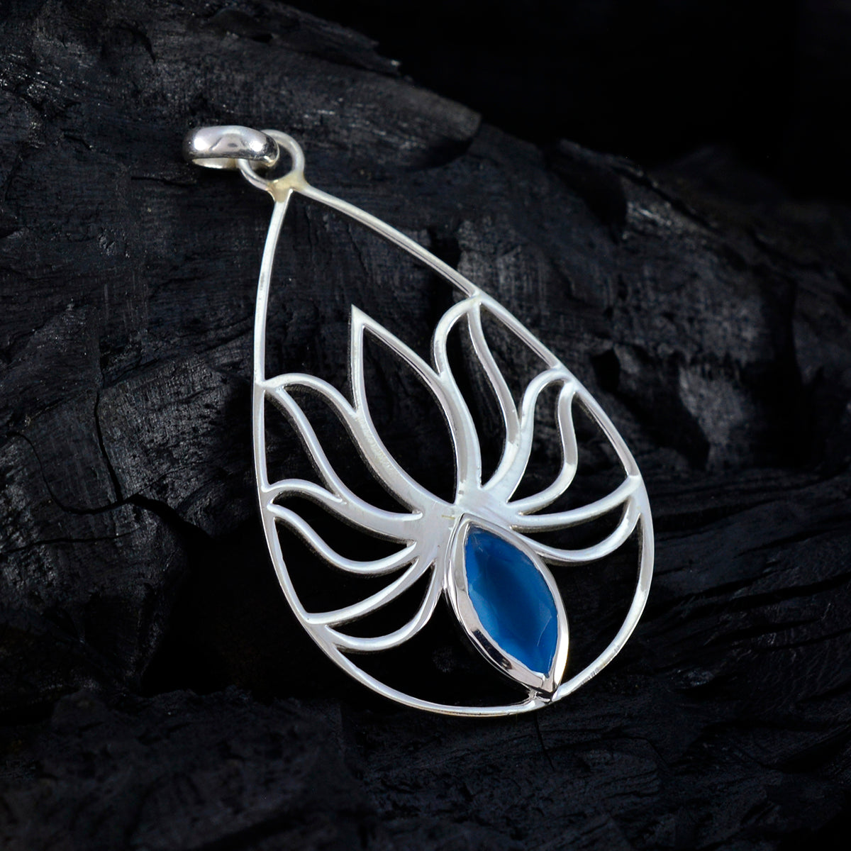 Blue Chalcedony Dainty French 925 Silver Solitaire Eliza Rope-Wire Blue Pendant Jewelry