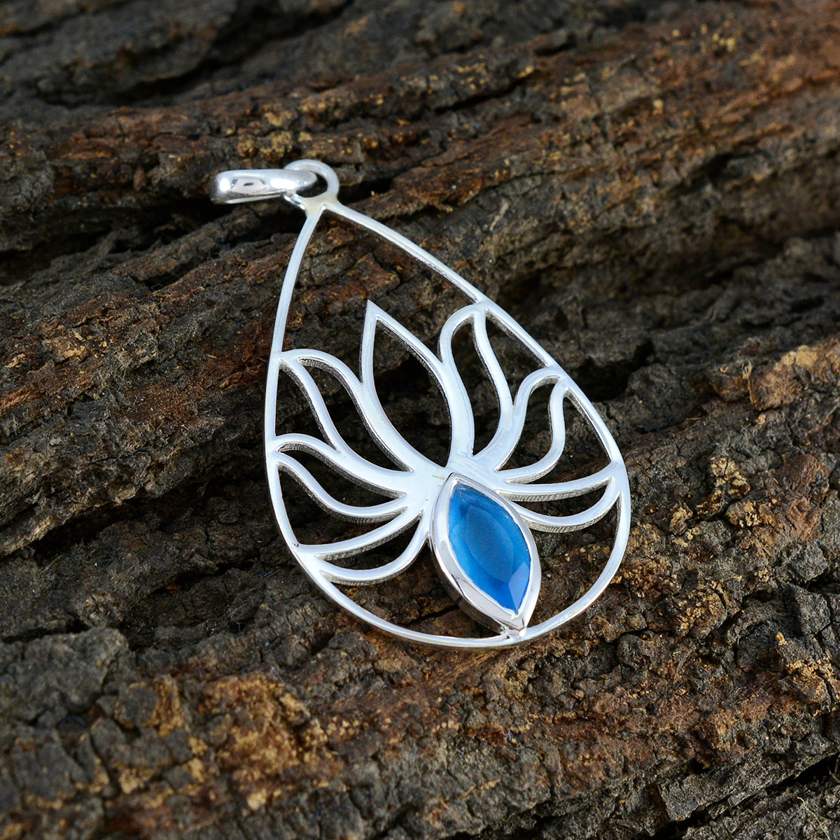 Blue Chalcedony Dainty French 925 Silver Solitaire Eliza Rope-Wire Blue Pendant Jewelry